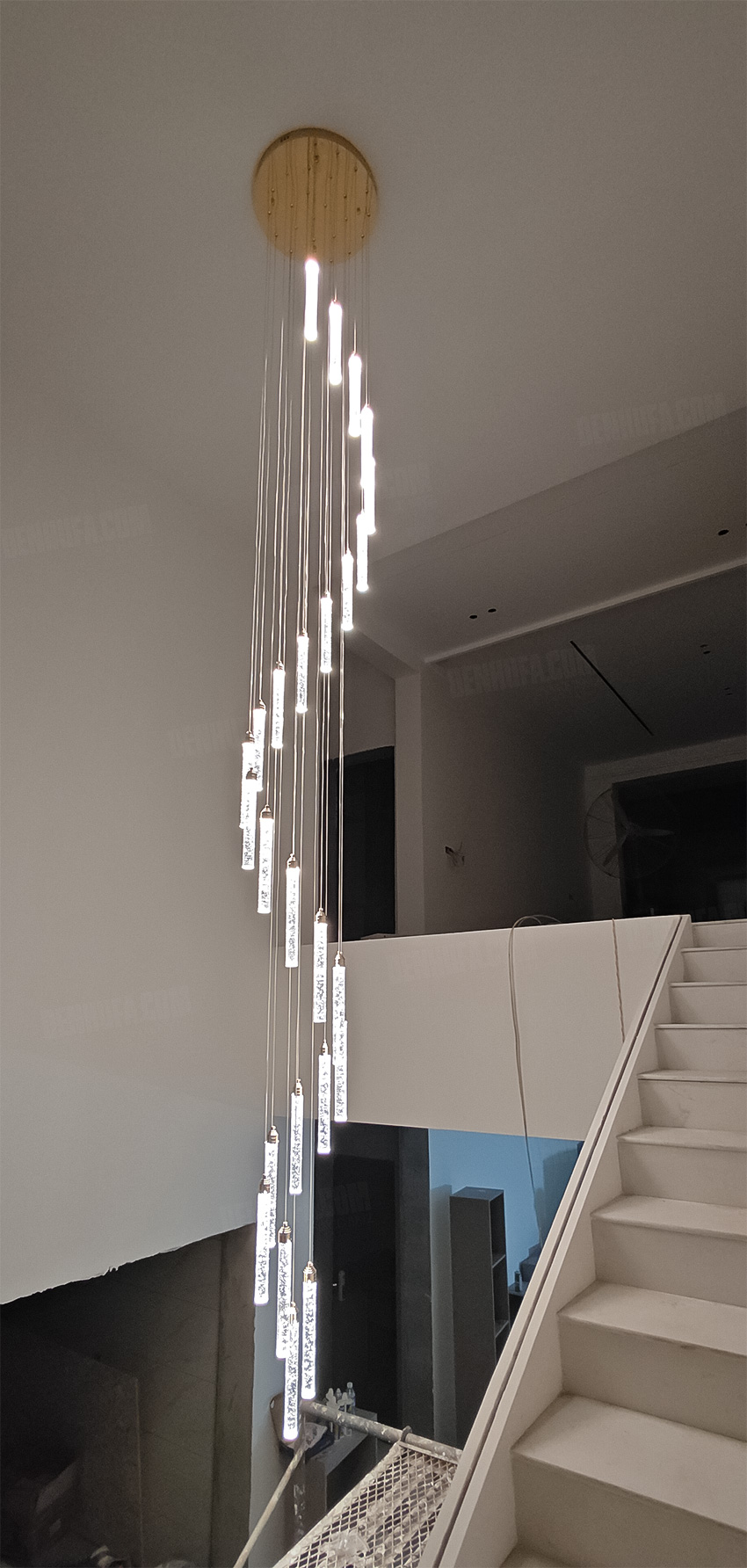 Đèn thả pha lê trang trí thông tầng 25 bóng HF13194