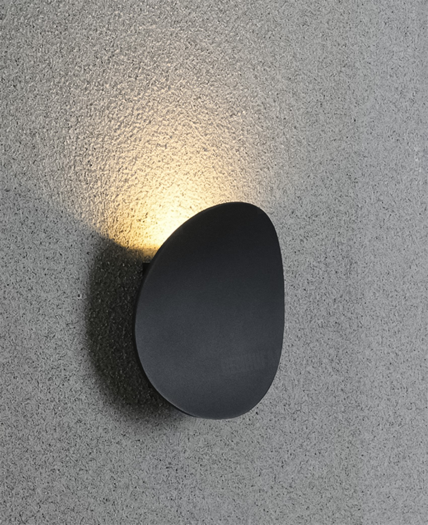 Xu hướng sử dụng đèn LED chiếu sáng hắt tường để trang trí là một giải pháp hiệu quả được sử dụng hiện nay. Chắc chắn đèn hắt tường trang trí 13004 là một gợi ý đầy thú vị cho không gian sống của gia đình bạn.