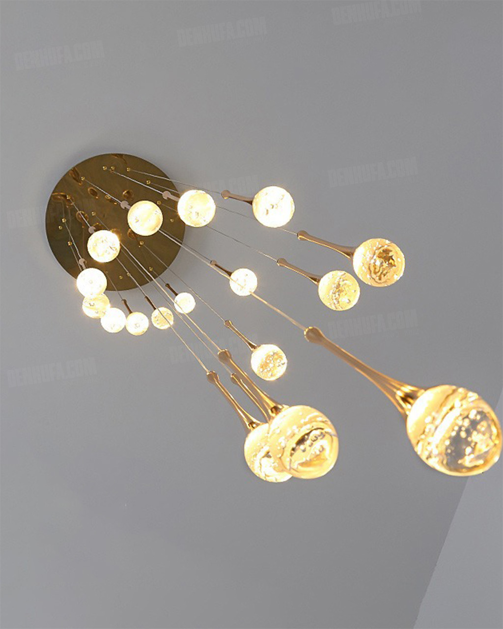 Đèn thả pha lê trang trí thông tầng 18 bóng HF18701