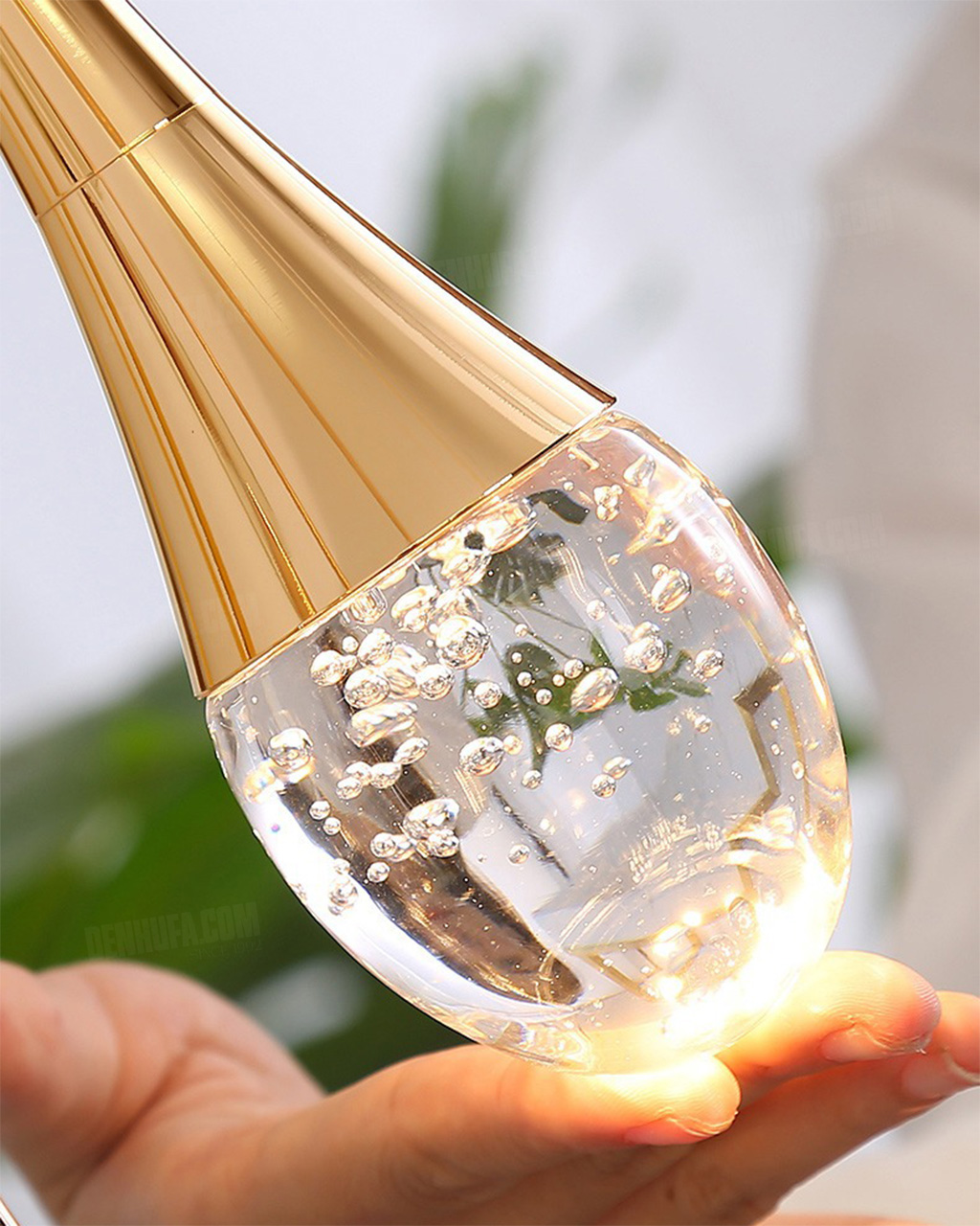 Đèn thả pha lê trang trí thông tầng 18 bóng HF18701